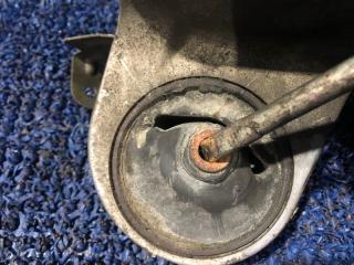 Подушка акпп NISSAN PRESAGE TNU31 QR25DE 5 ракурс Подушка акпп NISSAN PRESAGE TNU31 QR25DE 5 ракурс