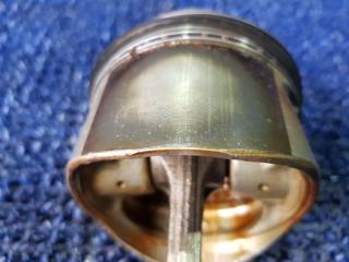 Поршень TOYOTA CROWN JZS173 1JZGE 3 ракурс Поршень TOYOTA CROWN JZS173 1JZGE 3 ракурс