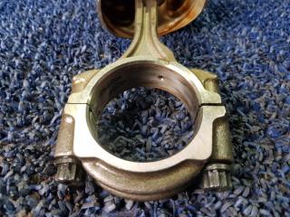 Поршень TOYOTA CROWN JZS173 1JZGE 5 ракурс Поршень TOYOTA CROWN JZS173 1JZGE 5 ракурс