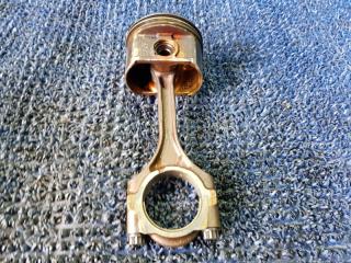 Поршень TOYOTA NOAH AZR65, AZR60 1AZFSE 1 ракурс