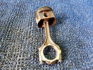 Поршень TOYOTA NOAH AZR65, AZR60 1AZFSE 2 ракурс