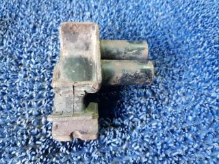 Подушка редуктора TOYOTA KLUGER ACU25 2AZFE 41196-48050 2 ракурс