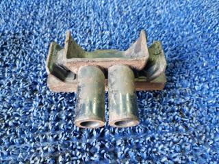 Подушка редуктора TOYOTA KLUGER ACU25 2AZFE 41196-48050 3 ракурс