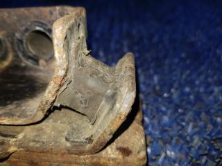 Подушка редуктора TOYOTA KLUGER ACU25 2AZFE 41196-48050 5 ракурс