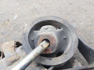 Подушка редуктора TOYOTA WISH ZNE14 1ZZFE 5 ракурс