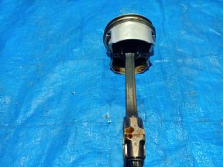 Поршень NISSAN SERENA TNC24 QR20DE 3 ракурс Поршень NISSAN SERENA TNC24 QR20DE 3 ракурс