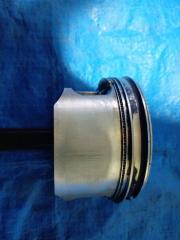 Поршень NISSAN SERENA TNC24 QR20DE 4 ракурс Поршень NISSAN SERENA TNC24 QR20DE 4 ракурс