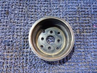 Шкив помпы TOYOTA CROWN GRS180 4GRFSE 3 ракурс Шкив помпы TOYOTA CROWN GRS180 4GRFSE 3 ракурс