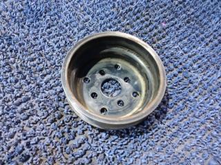 Шкив помпы TOYOTA CROWN GRS180 4GRFSE 4 ракурс Шкив помпы TOYOTA CROWN GRS180 4GRFSE 4 ракурс