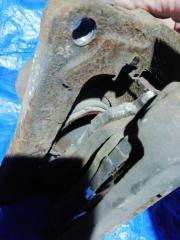 Суппорт левый передний SUBARU LEGACY BE5 EJ201 ad57 5706 4 ракурс