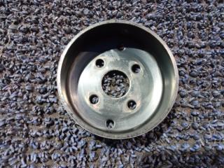 Шкив помпы TOYOTA NOAH AZR65 1AZFSE 3 ракурс Шкив помпы TOYOTA NOAH AZR65 1AZFSE 3 ракурс