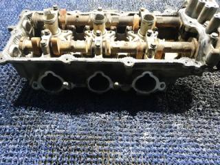 Головка блока цилиндров левая NISSAN ELGRAND NE51 VQ35DE 2 ракурс Головка блока цилиндров левая NISSAN ELGRAND NE51 VQ35DE 2 ракурс