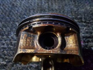 Поршень NISSAN ELGRAND NE51 VQ35DE 2 ракурс