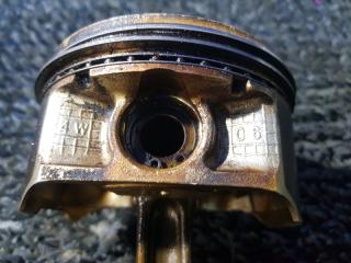 Поршень NISSAN ELGRAND NE51 VQ35DE 2 ракурс