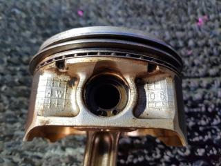 Поршень NISSAN ELGRAND NE51 VQ35DE 2 ракурс