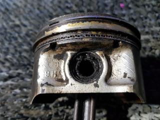 Поршень NISSAN PRESAGE TNU31 QR25DE 2 ракурс Поршень NISSAN PRESAGE TNU31 QR25DE 2 ракурс