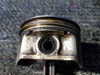 Поршень NISSAN PRESAGE TNU31 QR25DE 2 ракурс Поршень NISSAN PRESAGE TNU31 QR25DE 2 ракурс