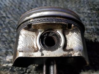 Поршень NISSAN PRESAGE TNU31 QR25DE 2 ракурс Поршень NISSAN PRESAGE TNU31 QR25DE 2 ракурс