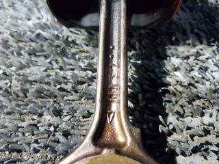 Поршень NISSAN PRESAGE TNU31 QR25DE 3 ракурс Поршень NISSAN PRESAGE TNU31 QR25DE 3 ракурс
