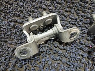 Петли 5-й двери TOYOTA ALPHARD ANH15W 4 ракурс