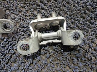 Петли 5-й двери TOYOTA ALPHARD ANH15W 5 ракурс