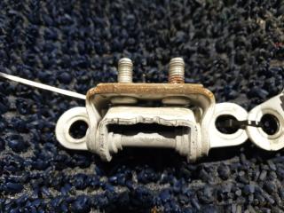 Петли 5-й двери задняя TOYOTA ALPHARD ANH15W 3 ракурс