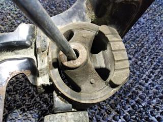 Подушка двигателя левая передняя TOYOTA NOAH ZRR85 3ZRFE 12372-37280 5 ракурс