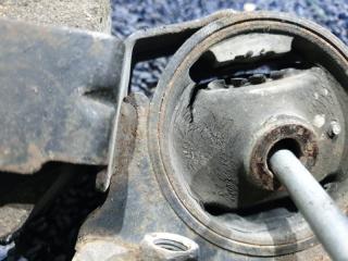 Подушка двигателя задняя TOYOTA NOAH AZR65 1AZFSE 2 ракурс