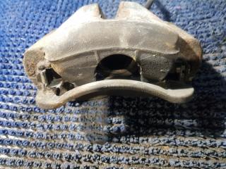 Суппорт правый передний TOYOTA BREVIS JCG15 1JZFSE 2 ракурс Суппорт правый передний TOYOTA BREVIS JCG15 1JZFSE 2 ракурс