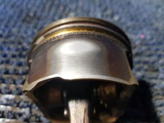 Поршень NISSAN SERENA NC26 MR20DD 4 ракурс Поршень NISSAN SERENA NC26 MR20DD 4 ракурс