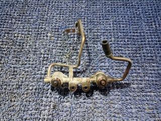 Топливная рейка левая SUBARU LEGACY BH5 EJ208 17523 AA611 2 ракурс