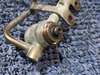 Топливная рейка левая SUBARU LEGACY BH5 EJ208 17523 AA611 5 ракурс
