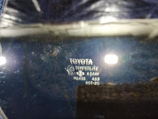 Стекло собачника правое заднее TOYOTA HIACE KZH106 3 ракурс