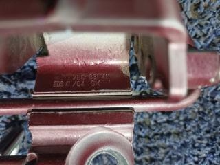 Петля дверная левая передняя PORSCHE CAYENNE 955 7L0-831-411 5 ракурс