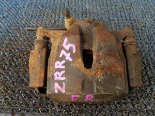 Суппорт правый передний TOYOTA NOAH ZRR75 3ZRFE 1 ракурс Суппорт правый передний TOYOTA NOAH ZRR75 3ZRFE 1 ракурс