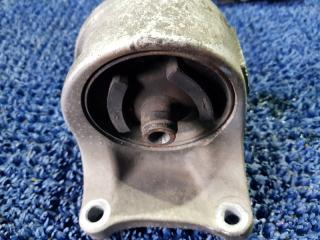 Подушка акпп левая NISSAN CEFIRO A33 VQ20DE 112212Y000 3 ракурс