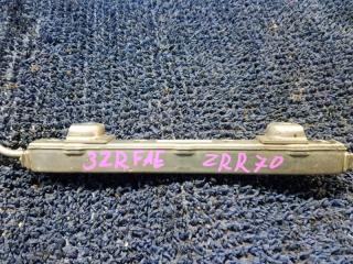 Топливная рейка TOYOTA NOAH ZRR75 3ZRFAE 3 ракурс