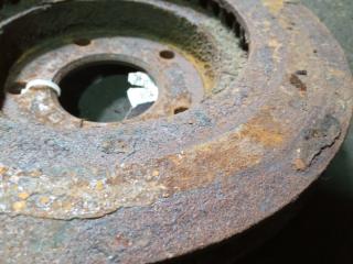 Тормозной диск правый передний NISSAN SERENA PC24, PNC24, RC24, TC24, TNC24, VC24, VNC24 QR20DE 4 ракурс