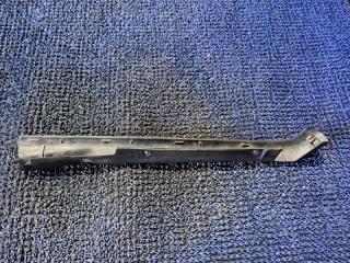 Накладка на стойку кузова правая задняя MAZDA PROCEED LEVANTE TJ11W 77512-56B0 3 ракурс