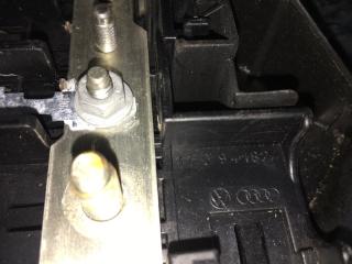 Блок предохранителей AUDI A6 4F2 4F2937576 3 ракурс