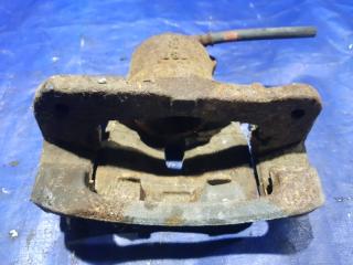 Суппорт правый передний TOYOTA NOAH ZRR75 3ZRFE 3 ракурс Суппорт правый передний TOYOTA NOAH ZRR75 3ZRFE 3 ракурс