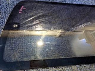 Стекло собачника правое заднее TOYOTA GRANVIA KCH16 4 ракурс