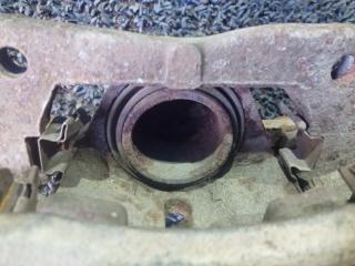 Суппорт левый передний TOYOTA BB NCP35 1NZFE 4 ракурс Суппорт левый передний TOYOTA BB NCP35 1NZFE 4 ракурс