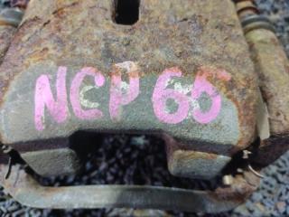 Суппорт правый передний TOYOTA IST NCP65 1NZFE 4 ракурс