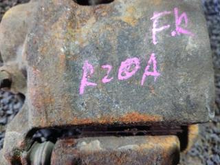 Суппорт правый передний HONDA STEPWGN RK5 R20A 3 ракурс