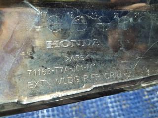 Накладки прочие правая передняя HONDA VEZEL RU4 71163-T7A-J01 3 ракурс Накладки прочие правая передняя HONDA VEZEL RU4 71163-T7A-J01 3 ракурс