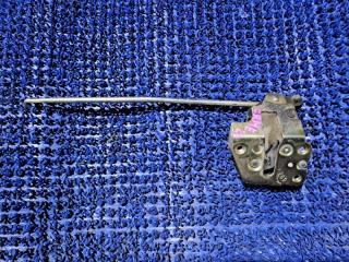 Замок двери задний левый NISSAN CARAVAN