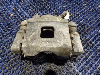 Суппорт правый передний SUZUKI EVERY DA64V K6A 1 ракурс