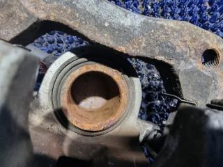 Суппорт правый задний TOYOTA MARK X ZIO ANA10 2AZFE 3 ракурс