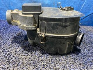 Корпус воздушного фильтра AUDI 80 B3 025906301C 2 ракурс